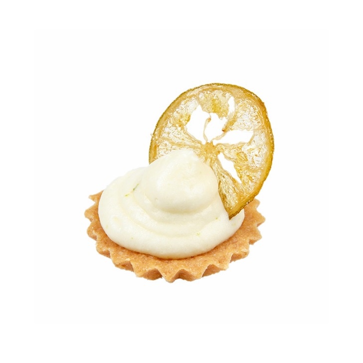 Small tart with lime-vanilla cream and candied fruit