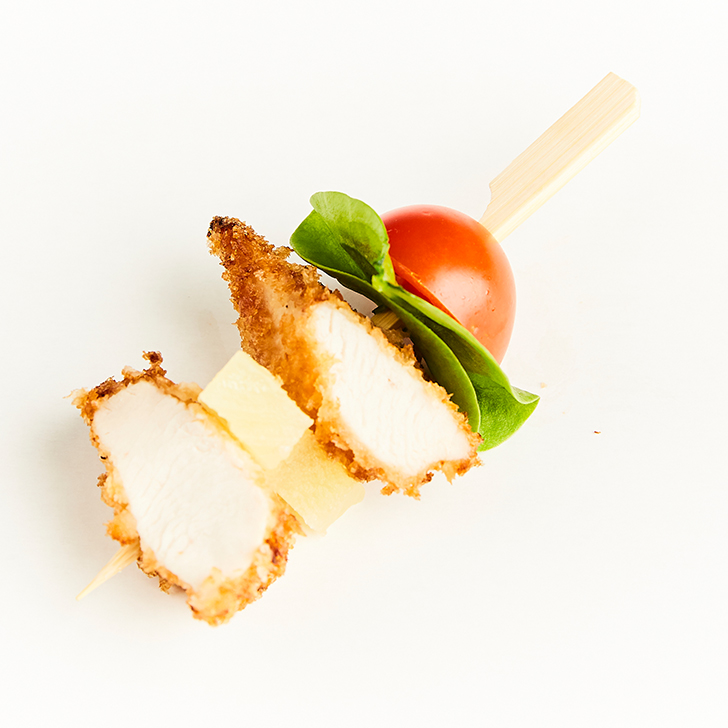 Kraukšķīgas vistas-marinēta ananāsa satay