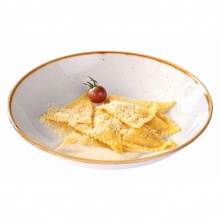 57 / Ravioli ar vistas gaļas pildījumu un siera mērcīti